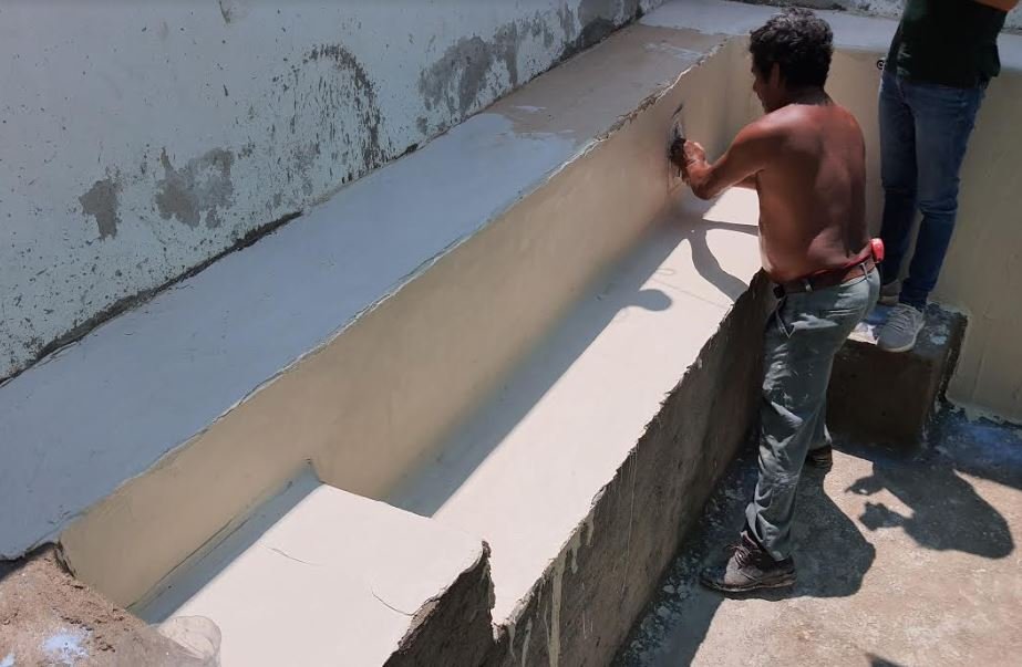 Proceso de aplicación de Chukum en piscinas